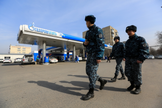 russlands-tankstellen-geraten-unter-druck