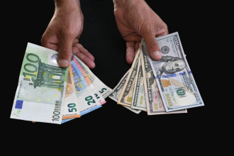 Euro rutscht