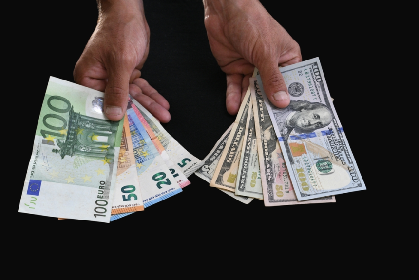 Euro rutscht